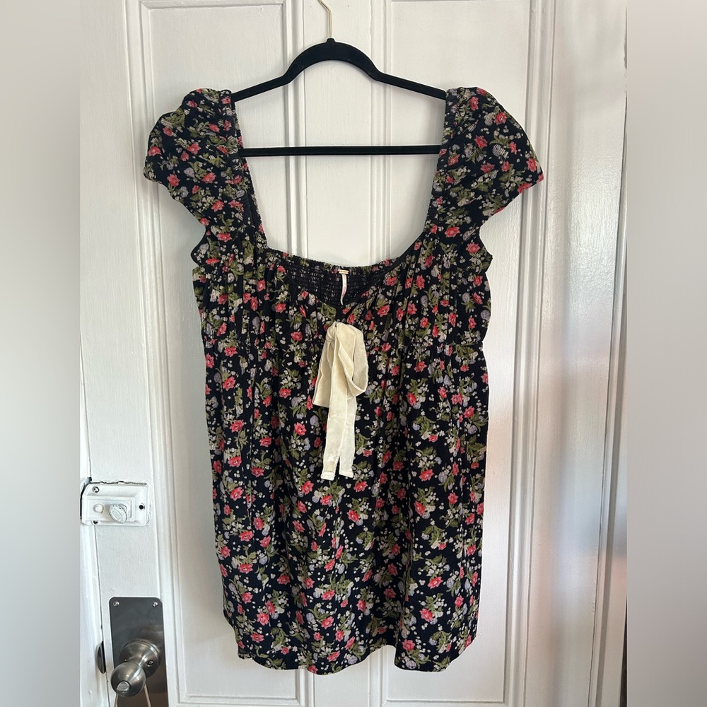 Gaia Printed Tunic, XL, Black and Red Floral, never worn, excellent condition